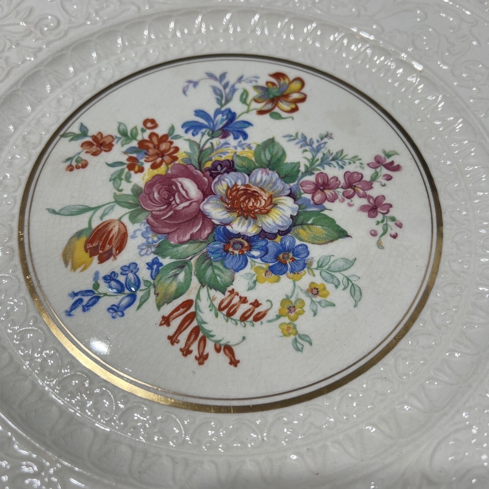 Wedgwood England Embossed Ivory Porcelain Floral Dinner Plate Gold Trim 11" - Picture 3 of 10